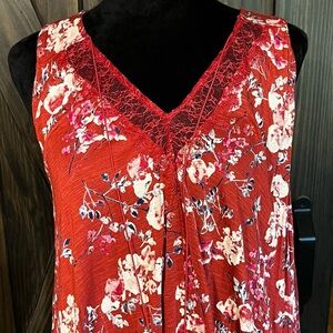 Pretty tank, great for layering or alone